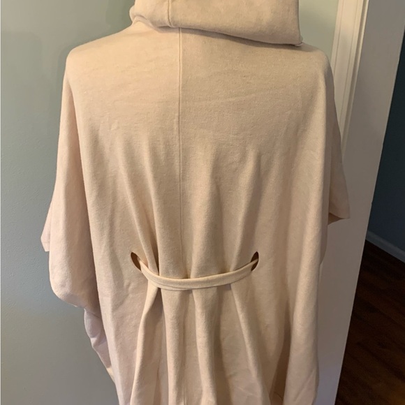 Malissa J Cream Hooded Poncho with Belt, M-L - Picture 3 of 6